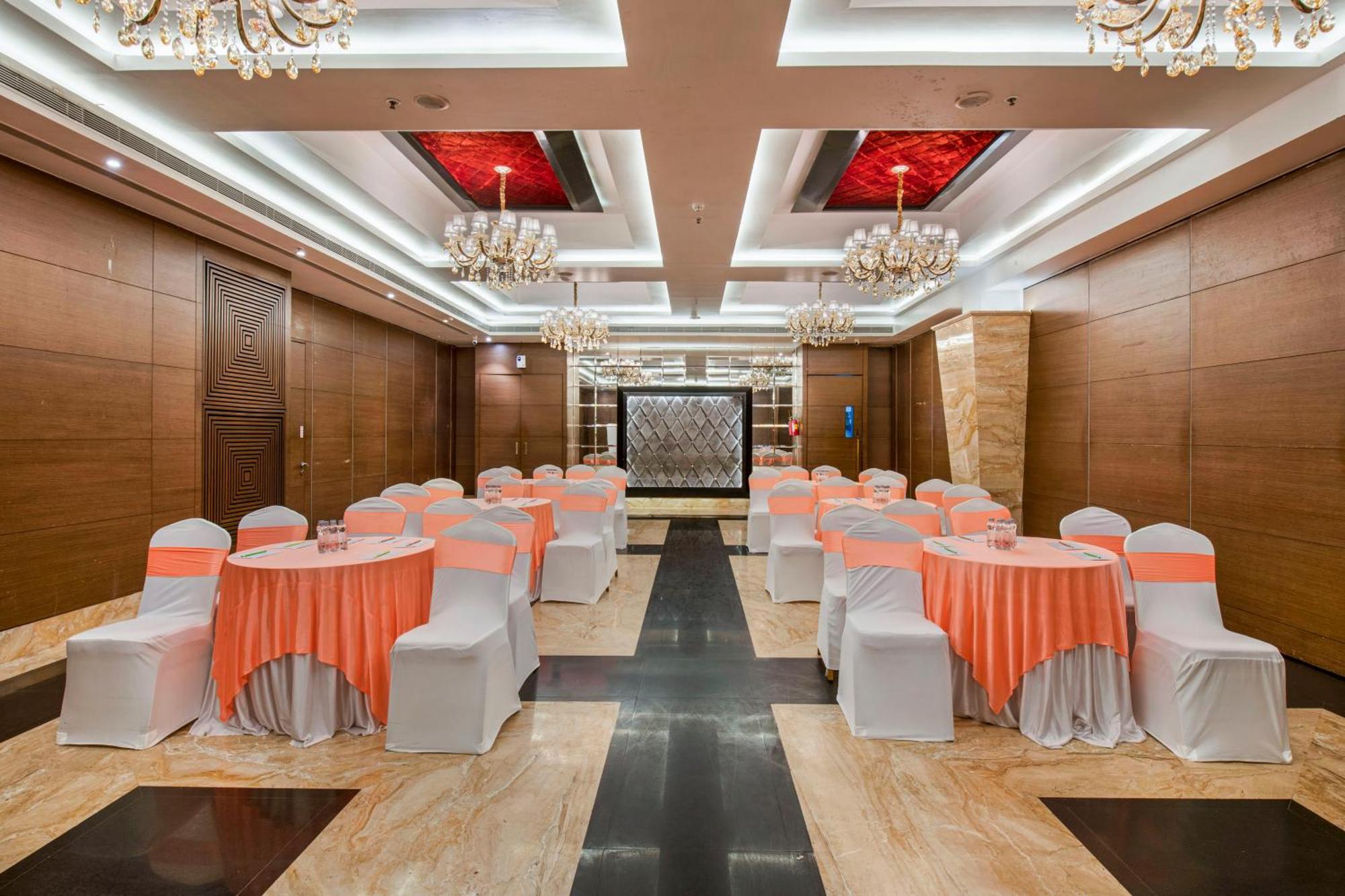ת'יין Hotel Satkar Grande מראה חיצוני תמונה